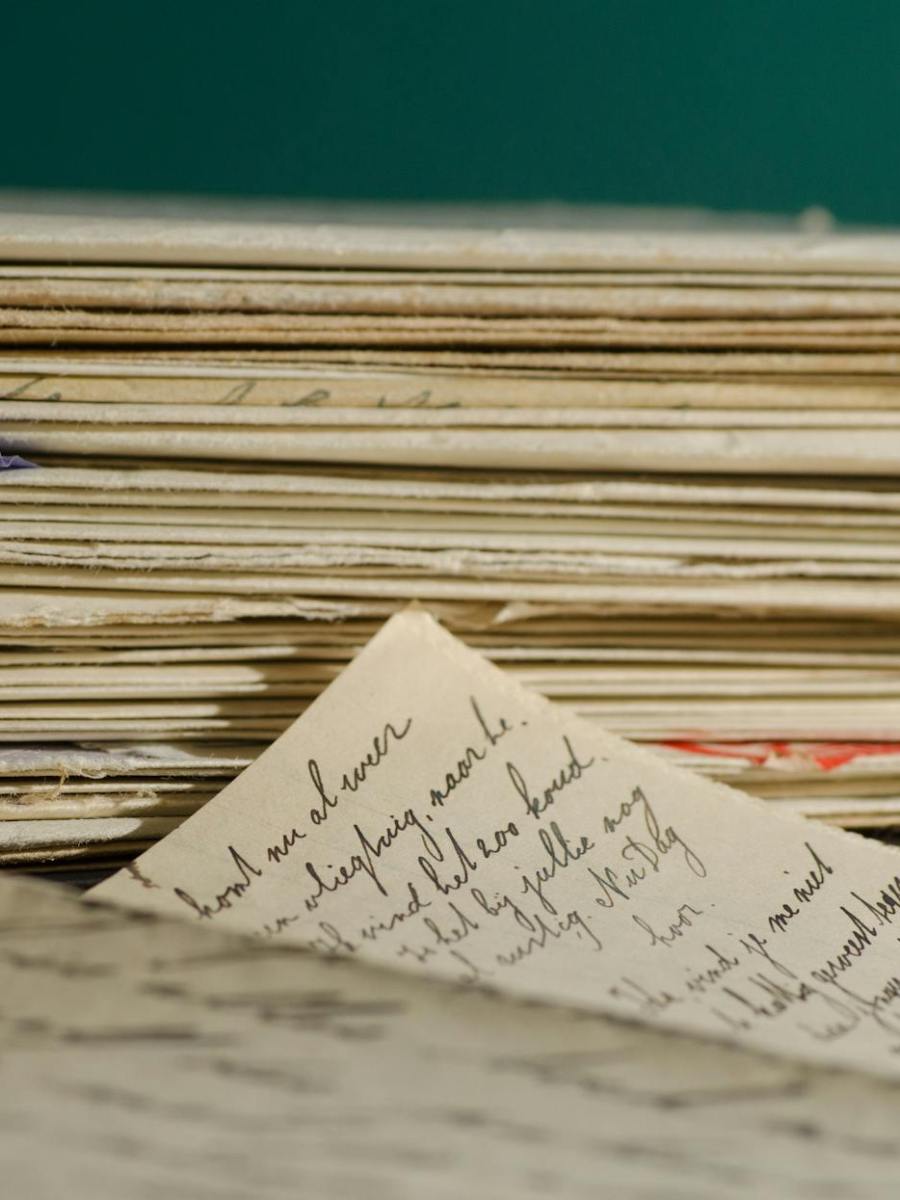 ‘Yours, in fragments’: The Contradictions of Correspondence